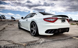 Картинка Maserati, отражение, грантуризмо, GranTurismo, выхлопные трубы, MC Stradale, мазерати, белый, вид сзади, white