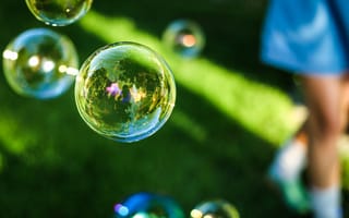 Картинка reflection, пузыри, grass, bubbles, outdoors, мыльные