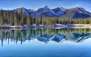 Картинка Forgetmenot Pond, Alberta, отражение, Канадские Скалистые горы, Канада, деревья, озеро, Альберта, Canadian Rockies, Кананаскис, горы, Canada, Kananaskis Country