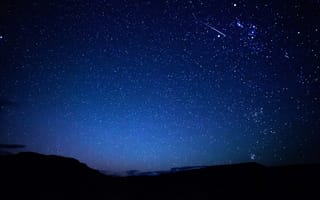 Картинка ночь, след, метеор, небо, горы, звезды