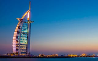 Картинка city, lights, UAE, Dubai, boats, hotel, sky, landscape, building, sunset, skyscraper, yachts, evening, United Arab Emirates, Burj Al Arab, sea