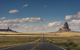 Картинка автомобили, линии электропередачи, Юта, дорога, небо, Долина монументов, облака, Аризона, Соединенные Штаты, граница