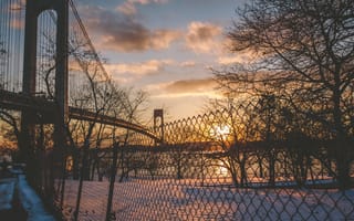 Картинка снег, закат, река, облака, Ист-Ривер, Бронкс-Уайтстон моста, Лонг-Айленд, забор, Квинс, солнце, Соединенные Штаты, Бронкс, зима, Нью-Йорк