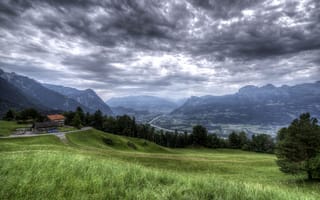 Картинка поля, Лихтенштейн, река, леса, Liechtenstein, hdr, деревья, склон, домик, долина, горы, облака, трава
