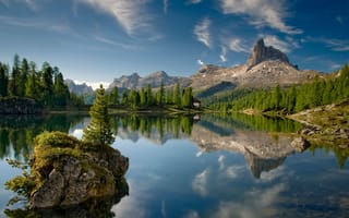 Картинка озеро, остров, Италия, горы, лес