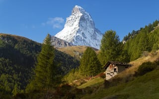 Картинка солнечно, Альпы, Swiss Alps, домик, небо, горы, пик, Швейцария, Zermatt, голубое, деревья, склон, Маттерхорн
