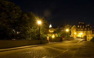 Картинка дорога, мостовая, огни, дома, деревья, Lublin, Польша, фонари, ночь, Люблин