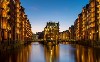 Картинка мосты, здания, ночной город, Hamburg, Germany, каналы, Шпайхерштадт, Speicherstadt, Германия, Гамбург