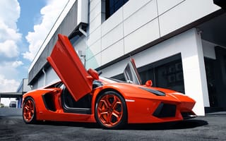 Картинка оранжевый, building, здание, sky, суперкар, ламборгини, небо, Lamborghini, orange, авентадор, supercar, aventador