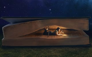 Картинка девушка, ночь, фонарь, лежа, темно, книга, коллаж, гигантская, трава, чтение