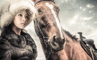 Картинка девушка, зима, шапка, снег, шуба, лошадь, конь, мех