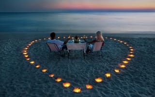 Картинка море, ужин, девушка, романтика, свечи, вечер, парень, столик, берег, пара, блондинка