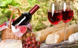 Картинка франция, виноград, пикник, бокалы, сыр, вино, хлеб