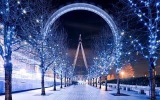 Обои London Eye, Англия, Великобритания, гирлянда, освещение, вечер, дорожка, колесо обозрения, Лондон, ночь, London, деревья, Лондонский глаз