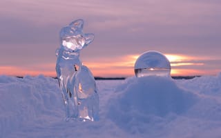 Картинка зима, закат, лёд, скульптуры, кошка, снег, шар