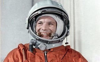 Обои Юрий Гагарин, герой, лётчик, улыбка, скафандр, космонавт, легенда