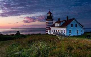 Картинка США, маяк, Lubec, трава, небо, залив Атлантического океана, West Quoddy Lighthouse, Мэн, United States, штат, утро, Maine, дом