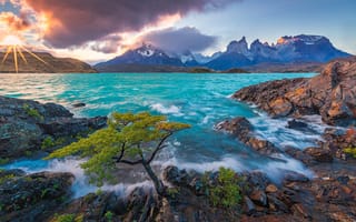 Картинка Cuernos del Paine, озеро Пеоэ, озеро, горы Пайне, Patagonia, Торрес-дель-Пайне, Chile, закат, Torres del Paine National Park, Горный массив Пайне, горы, Патагония, Чили, Lake Pehoe