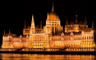 Обои Венгрия, столица, Будапешт, огни, река, вода, парламент, подсветка, Дунай, ночь, свет