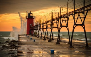 Картинка США, South Haven, озеро Michigan, волны, вода, маяк, небо, пирс, Мичиган