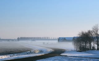Обои дорога, туман, поле, зима