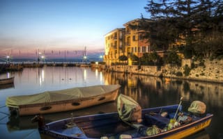 Картинка озеро, лодка, Lombardy, Италия, дома, Sirmione, вечер