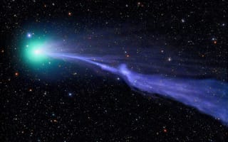 Картинка Comet Lovejoy, green haze, cometary dust, through solar system