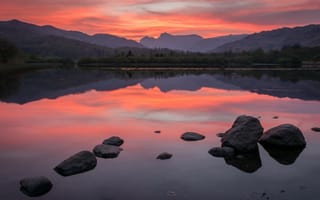 Картинка небо, пейзаж, горы, закат, водоем, отражение, камни, вечер