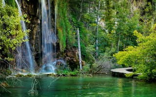 Картинка Хорватия, скалы, камни, водопад, озеро, Plitvice Lakes National Park, мостки, лес