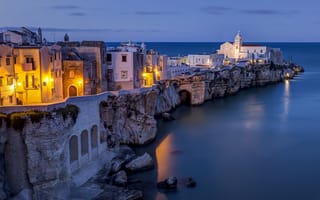 Картинка Adriatic Sea, Italy, скалы, Вьесте, Италия, здания, море, Apulia, Адриатическое море, Vieste, Апулия