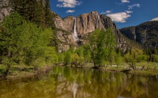 Обои деревья, горы, водопад, Merced River, Йосемити, река Мерсед, Йосемитский водопад, Yosemite National Park, Йосемитский национальный парк, Сьерра-Невада, Upper Yosemite Fall, река, California, Sierra Nevada, Калифорния