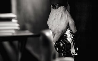 Картинка black and white, art, hand, style, photography, Olympus Pen F, time, technology, camera photo, photo, wristwatch, camera, compact camera, Olympus, clock, photographer