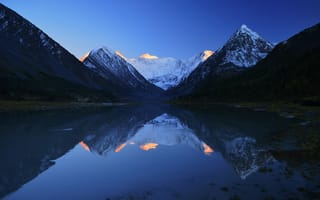 Картинка вода, снег, озеро, вечер, Горы, вершины, сумерки