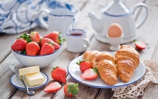 Картинка food, tea, croissant, круассан, fruit, strawberry, чай, сладкое, sweet, еда, фрукты, клубника, drink