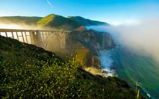 Картинка солнечно, небо, море, мост, Bixby Bridge, побережье, туман, скалы, США, Калифорния