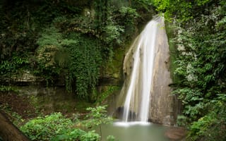Картинка зелень, ветки, водопад, парк, скалы, листва, мох, Италия