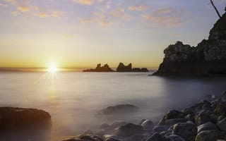 Картинка вода, солнце, скала, камни, природа, берег