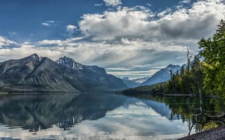 Картинка облака, деревья, отражение, Rocky Mountains, озеро, Монтана, Glacier National Park, Montana, горы, Скалистые горы, Lake McDonald, Озеро Макдональд, Национальный парк Глейшер