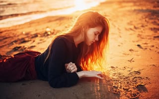 Картинка Девушка, Песок, Солнце, Море, Волосы, Пляж