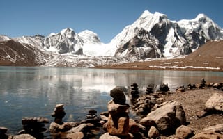 Картинка Индия, молитва, Гималаи, камни, лед, озеро