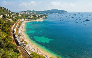 Картинка Villefranche-sur-Mer, яхты, French Riviera, железная дорога, электричка, пляж, Лазурный берег, побережье, Вильфранш-сюр-Мер, рейд, France, Франция, панорама, Средиземное море