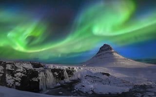 Картинка ночь, северное сияние, гора, Исландия, Киркьюфелл, Kirkjufell