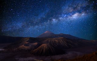 Картинка Индонезия, Млечный Путь, небо, ночь, синее, Ява, звезды, Бромо, вулкан, остров