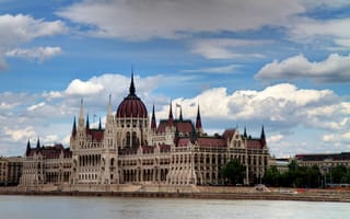Обои Hungary, Magyarország, Будапешт, небо, город, река, облака, парламент, Budapest, здание, Дунай, Венгрия