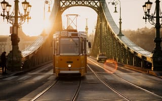 Картинка мост, Венгрия, Hungary, Мост Свободы, Budapest, трамвай, фонари, Liberty Bridge, Будапешт