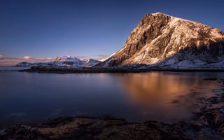 Картинка море, горы, камни, побережье, скалы, Норвегия, рассвет, Лофотенские острова