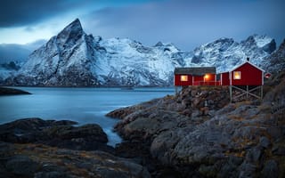 Картинка зима, домики, фьорд, поселок, скалы, Норвегия, горы, природа
