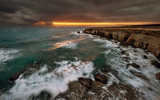 Обои rocks, облака, clouds, вода, sunset, волны, light, небо, sea, sky, water, скалы, waves, 2560x1600, закат, природа, свет, landscape, пейзаж, nature, море