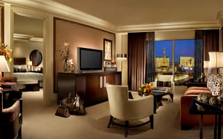 Картинка interior design hotel, bellagio, беладжо, столик, отель, окно, номер, шторы, кресла, Ейфелева, Las Vegas, комната, телевизор, отели, диван, Лас Вегас, фонтан, кровать, башня, suite, спальня