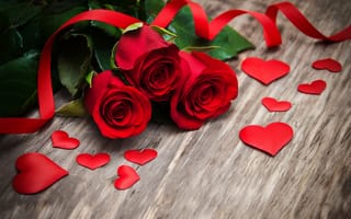 Картинка красные розы, heart, розы, wood, valentine`s day, red, love, roses, бутоны, flowers, romantic
